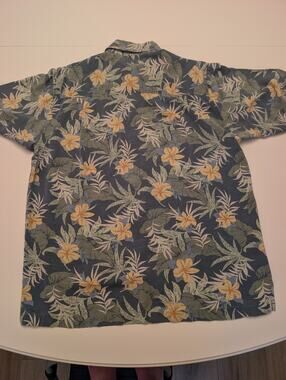 Izod Men's 100% Silk short sleeve Light Green Camp Shirt Tropical Flower Medium